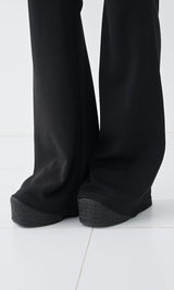 モデル：158cm（着用サイズ：FREE　着用カラー：BLK）