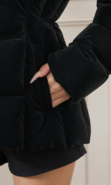 モデル：158cm（着用サイズ：S　着用カラー：BLK）