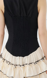 モデル：158cm（着用サイズ：FREE　着用カラー：BLK）