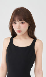 モデル：158cm（着用サイズ：FREE　着用カラー：BLK）