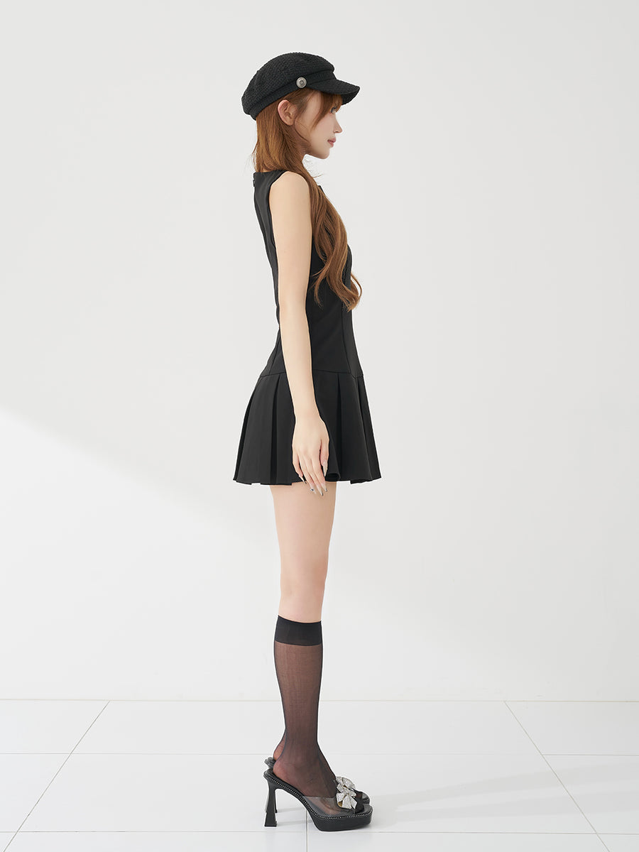 モデル：158cm（着用サイズ：FREE　着用カラー：BLK）
