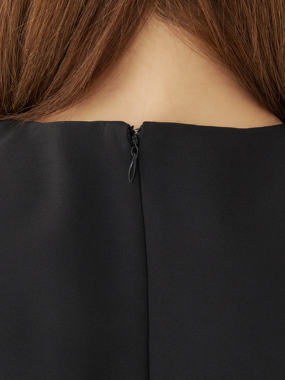 モデル：158cm（着用サイズ：FREE　着用カラー：BLK）