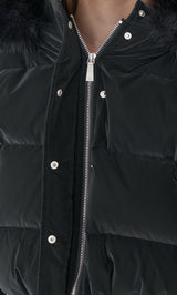 モデル：156cm（着用サイズ：FREE　着用カラー：BLK）