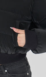 モデル：156cm（着用サイズ：FREE　着用カラー：BLK）