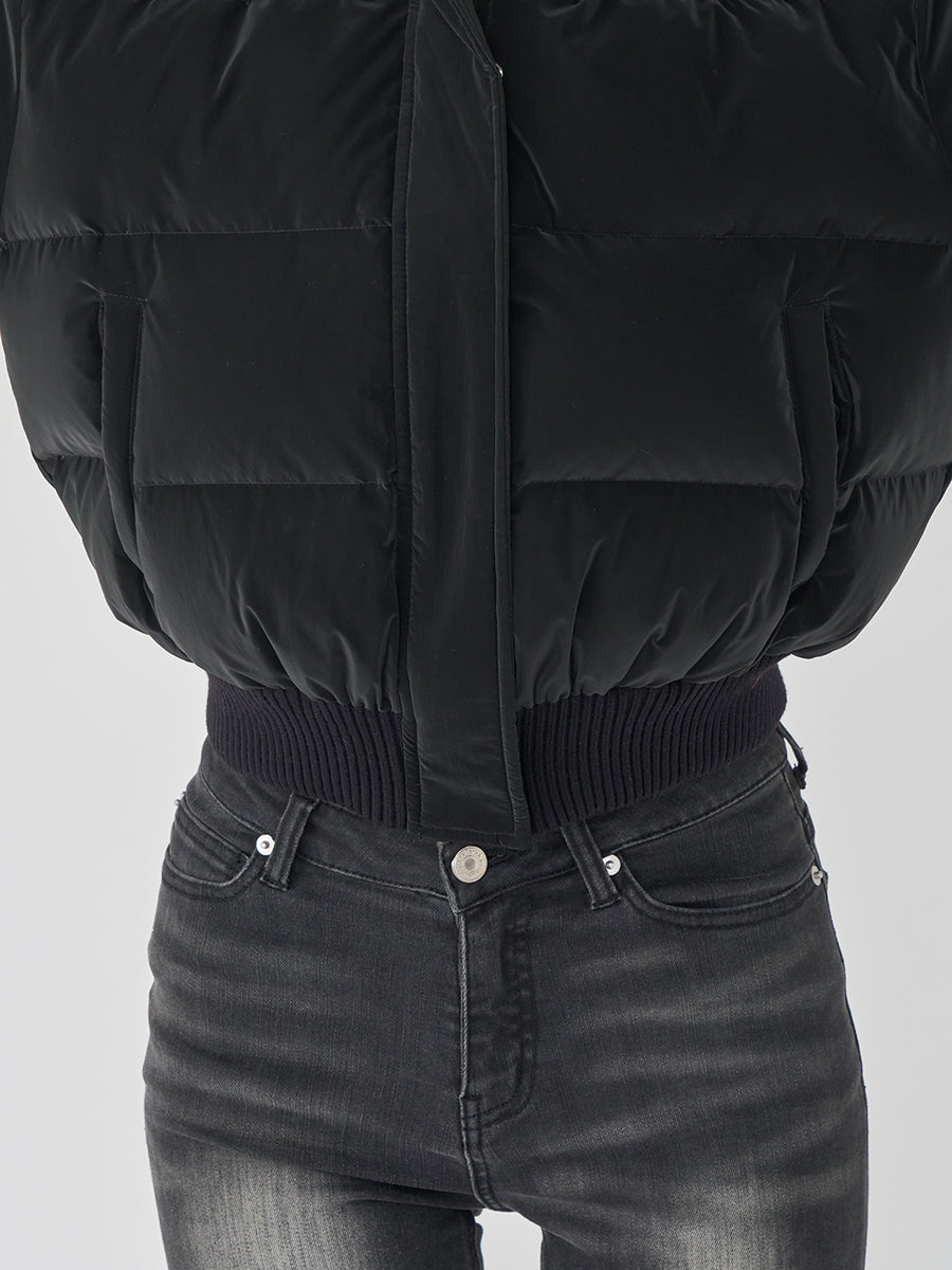モデル：156cm（着用サイズ：FREE　着用カラー：BLK）