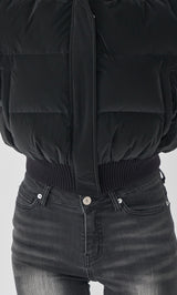 モデル：156cm（着用サイズ：FREE　着用カラー：BLK）
