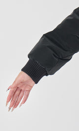モデル：156cm（着用サイズ：FREE　着用カラー：BLK）