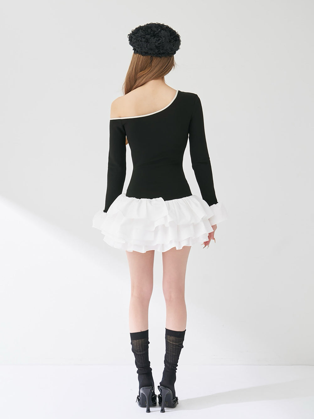 モデル：163cm（着用サイズ：FREE　着用カラー：BLK）