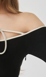 モデル：163cm（着用サイズ：FREE　着用カラー：BLK）