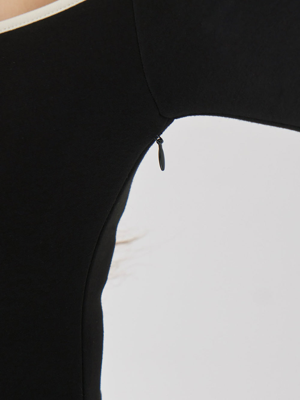 モデル：163cm（着用サイズ：FREE　着用カラー：BLK）