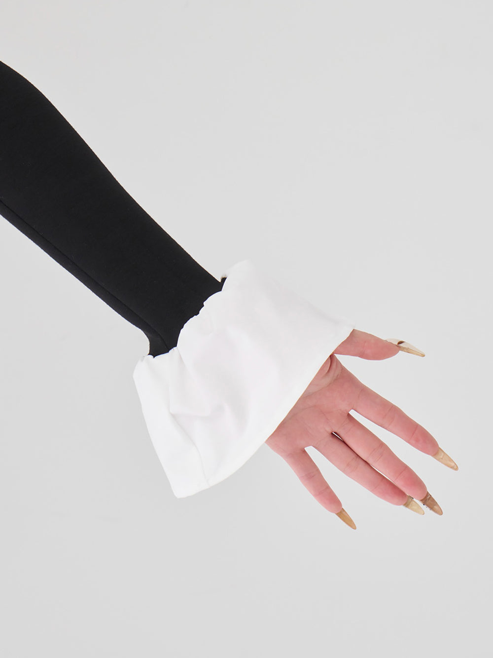 モデル：163cm（着用サイズ：FREE　着用カラー：BLK）