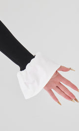 モデル：163cm（着用サイズ：FREE　着用カラー：BLK）