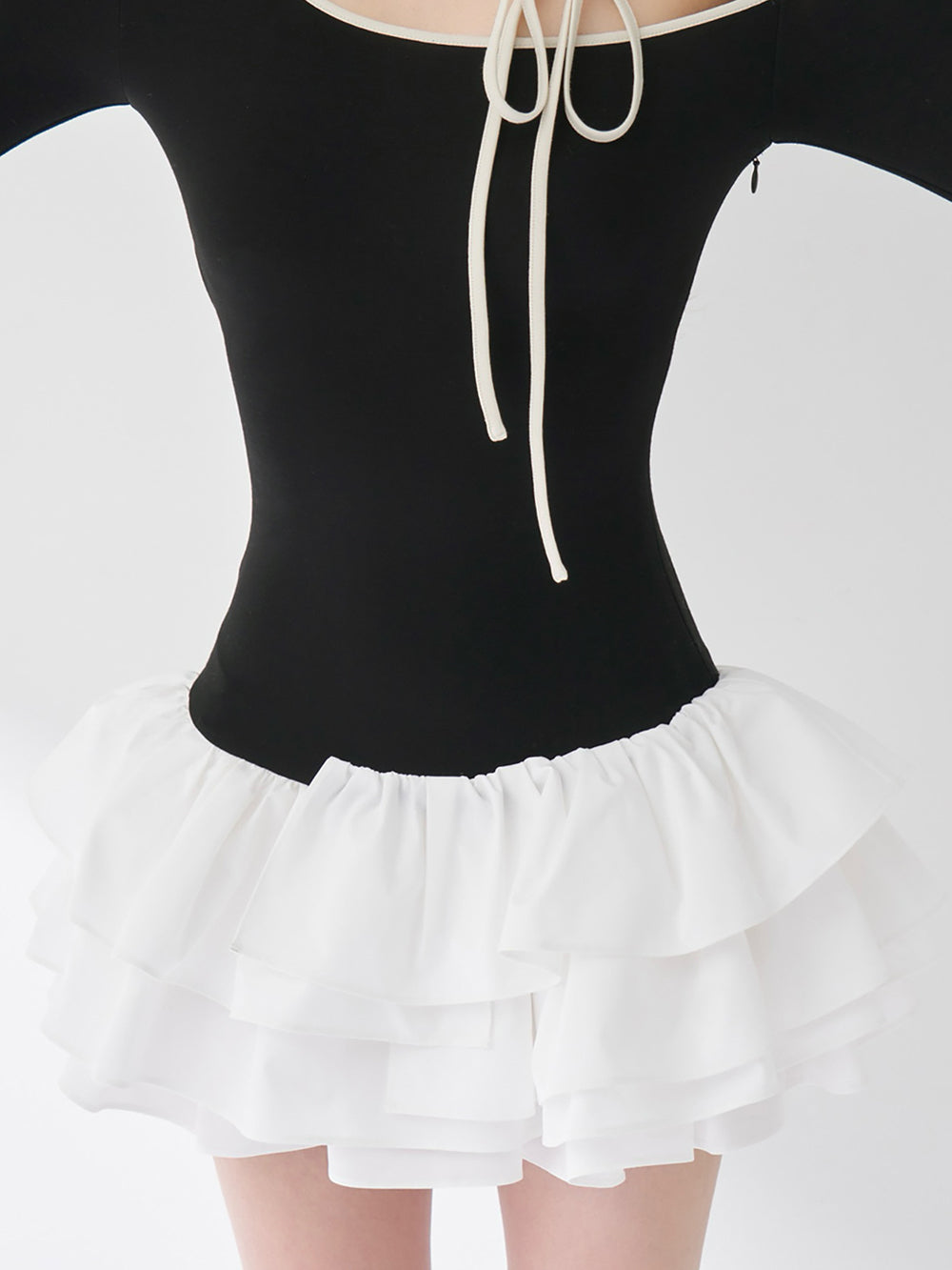 モデル：163cm（着用サイズ：FREE　着用カラー：BLK）