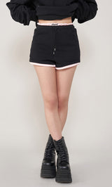 モデル：163cm（着用サイズ：FREE　着用カラー：BLK）