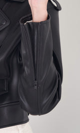 モデル：163cm（着用サイズ：FREE　着用カラー：BLK）