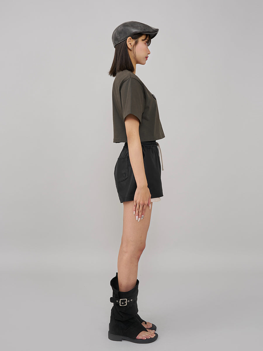 モデル：163cm（着用サイズ：FREE　着用カラー：BLK）