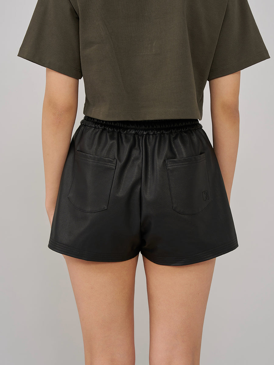 モデル：163cm（着用サイズ：FREE　着用カラー：BLK）