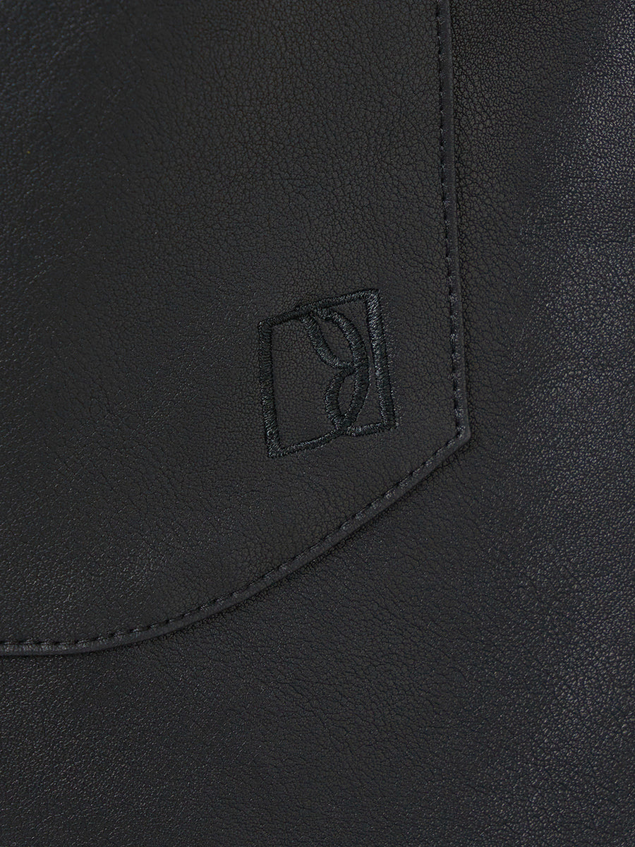 モデル：163cm（着用サイズ：FREE　着用カラー：BLK）