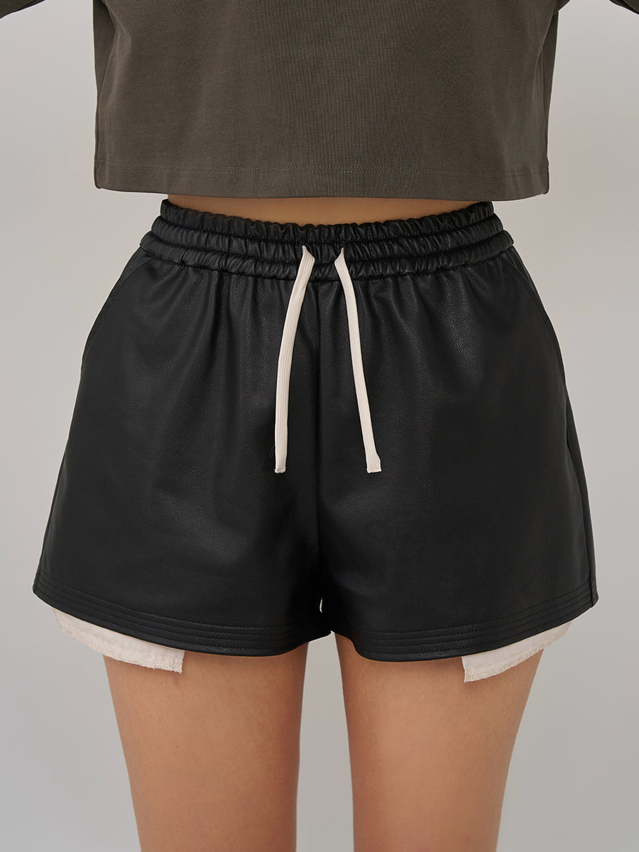 モデル：163cm（着用サイズ：FREE　着用カラー：BLK）