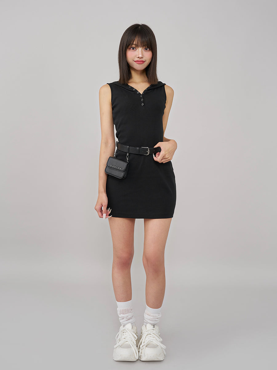 モデル：163cm（着用サイズ：FREE　着用カラー：BLK）
