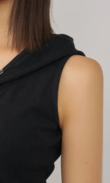 モデル：163cm（着用サイズ：FREE　着用カラー：BLK）
