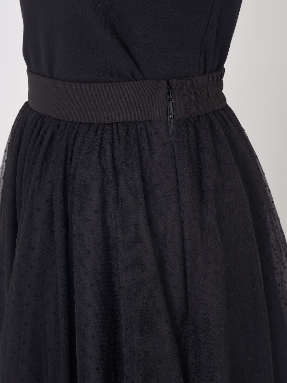 モデル：163cm（着用サイズ：FREE　着用カラー：BLK）