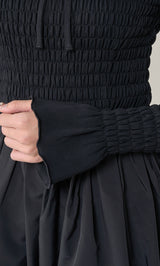モデル：163cm（着用サイズ：FREE　着用カラー：BLK）