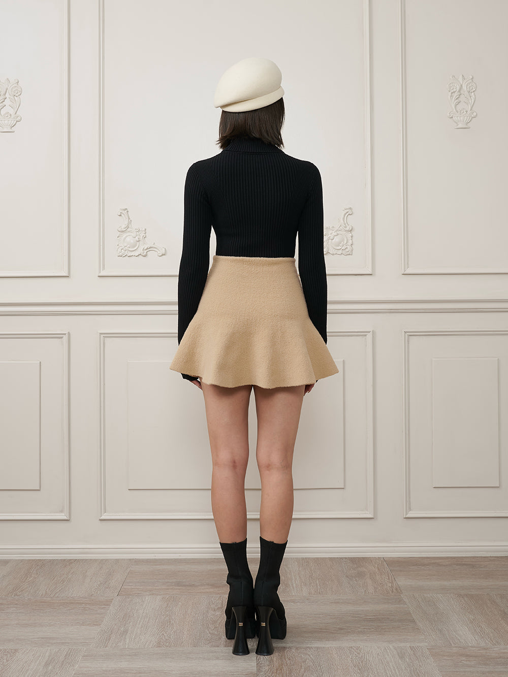 モデル：163cm（着用サイズ：FREE　着用カラー：BLK）