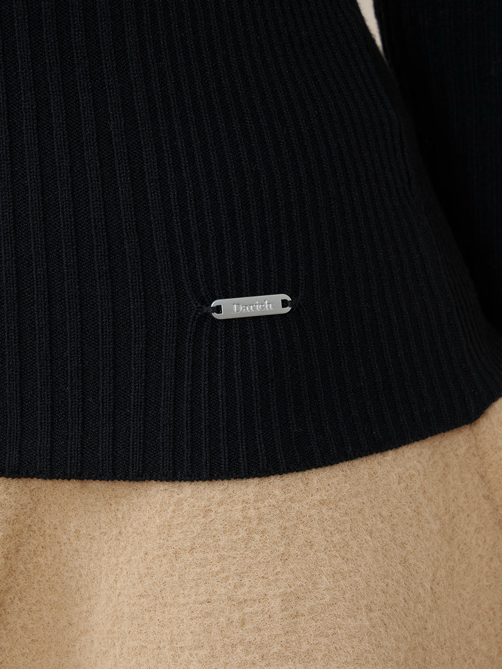 モデル：163cm（着用サイズ：FREE　着用カラー：BLK）