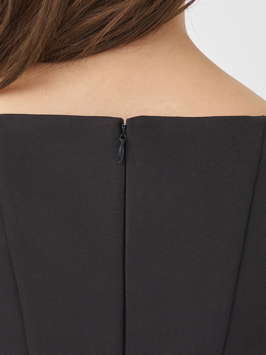 モデル：163cm（着用サイズ：FREE　着用カラー：BLK）