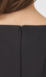 モデル：163cm（着用サイズ：FREE　着用カラー：BLK）