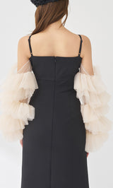 モデル：163cm（着用サイズ：FREE　着用カラー：BLK）