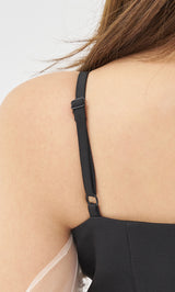 モデル：163cm（着用サイズ：FREE　着用カラー：BLK）