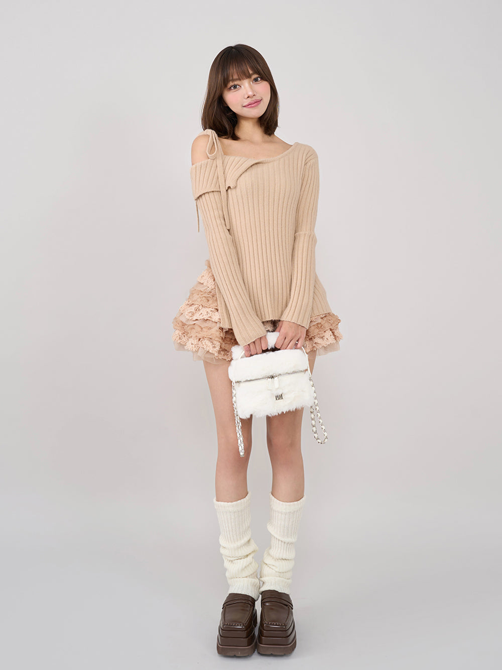 モデル：163cm（着用サイズ：FREE　着用カラー：BEG）