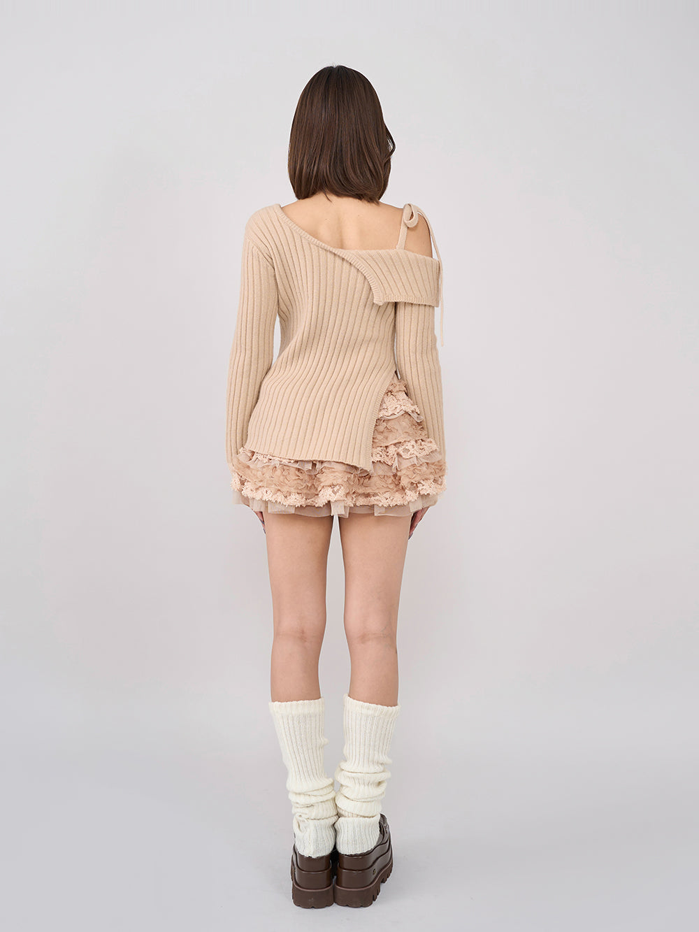 モデル：163cm（着用サイズ：FREE　着用カラー：BEG）