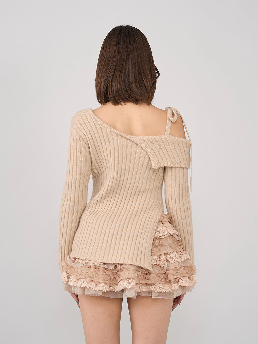 モデル：163cm（着用サイズ：FREE　着用カラー：BEG）