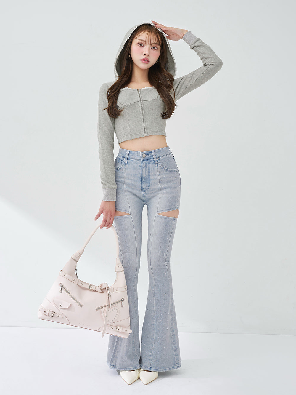 モデル：163cm（着用サイズ：M　着用カラー：I-BLU）