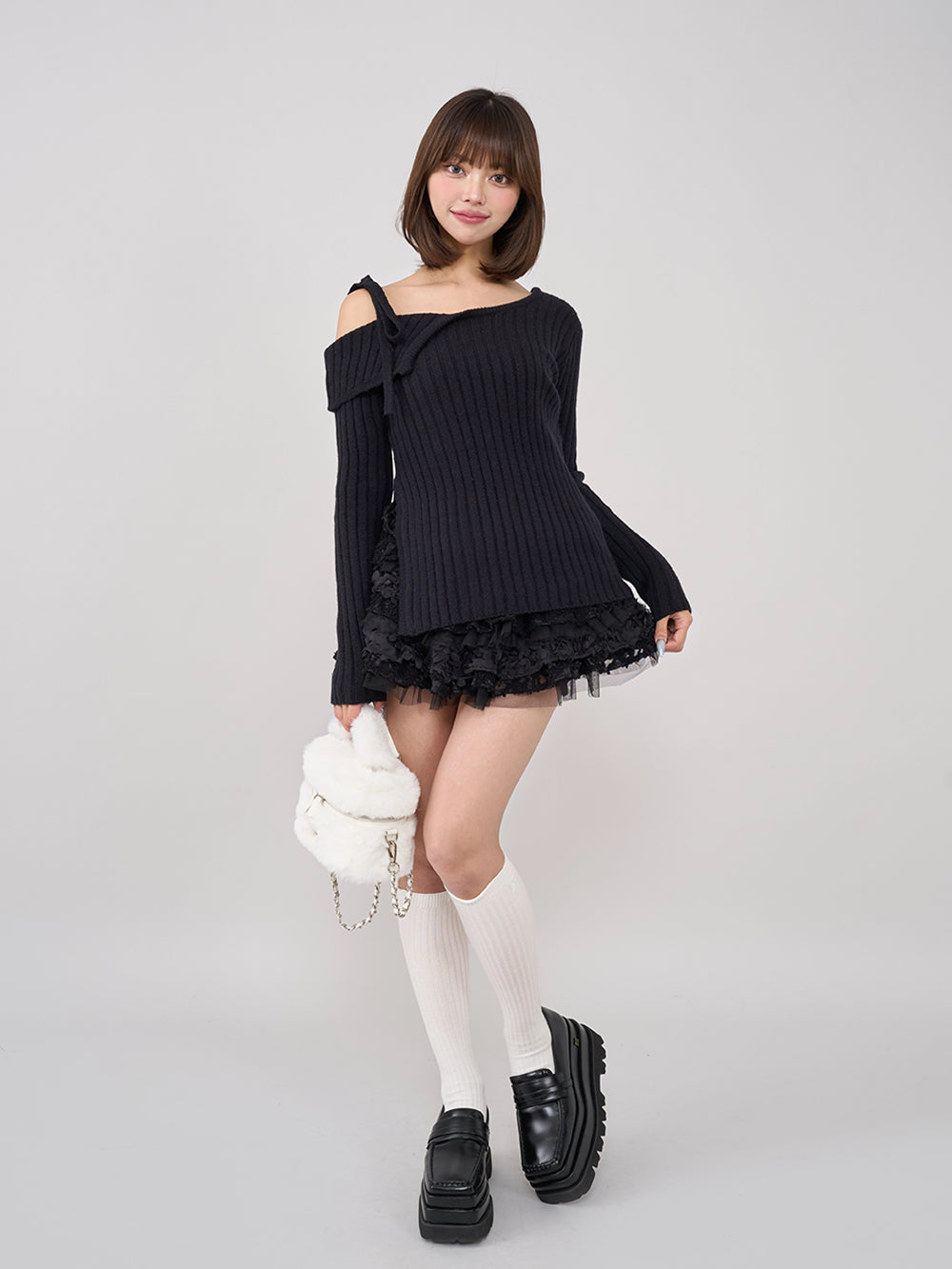 モデル：163cm（着用サイズ：FREE　着用カラー：BLK）