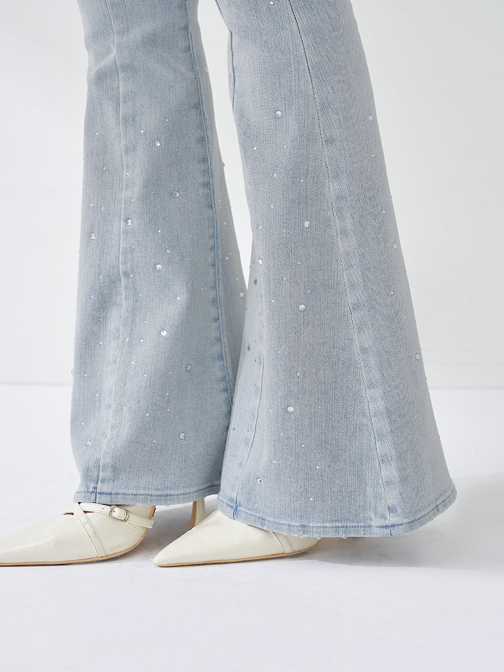 モデル：163cm（着用サイズ：M　着用カラー：I-BLU）