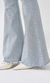 モデル：163cm（着用サイズ：M　着用カラー：I-BLU）