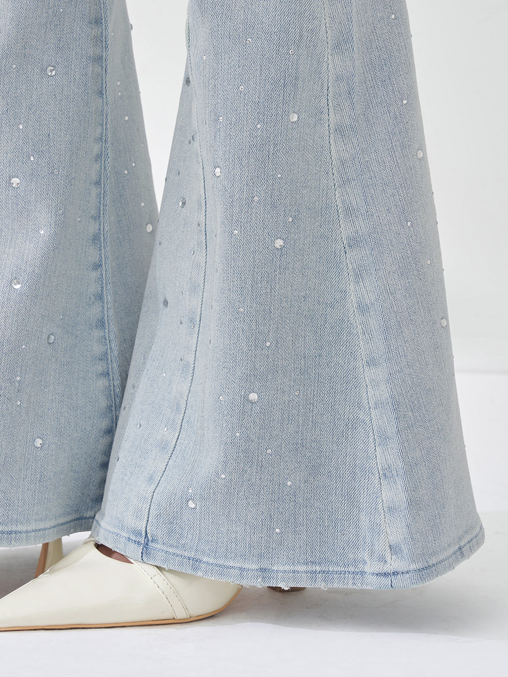 モデル：163cm（着用サイズ：M　着用カラー：I-BLU）