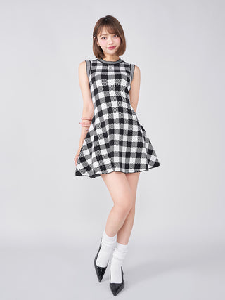 モデル：163cm（着用サイズ：FREE　着用カラー：BLK）
