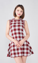 モデル：163cm（着用サイズ：FREE　着用カラー：RED）
