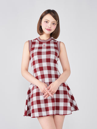 モデル：163cm（着用サイズ：FREE　着用カラー：RED）
