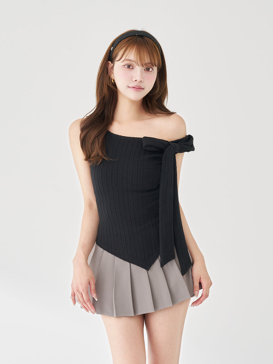 モデル：163cm（着用サイズ：FREE　着用カラー：BLK）