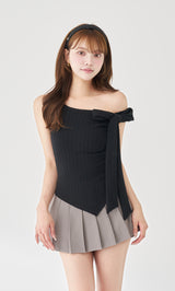 モデル：163cm（着用サイズ：FREE　着用カラー：BLK）