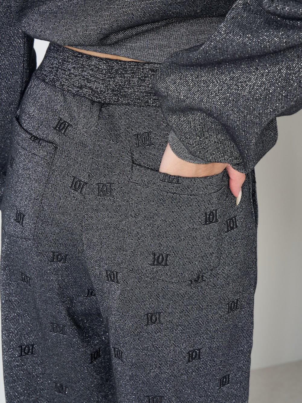 ロゴパターンラメスウェットパンツ – Darich (ダーリッチ)