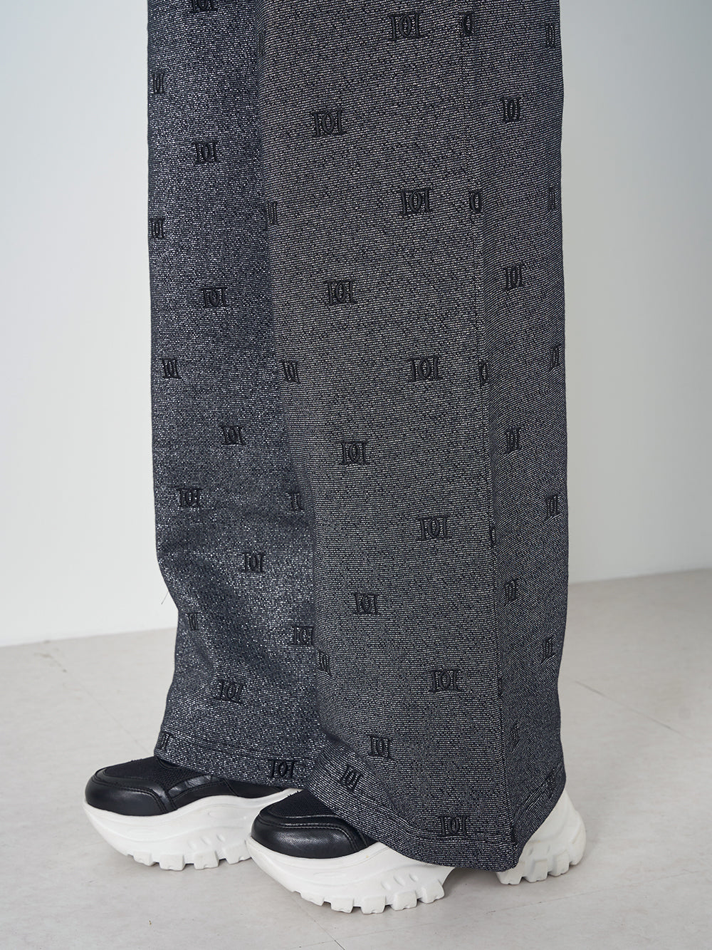 ロゴパターンラメスウェットパンツ – Darich (ダーリッチ)