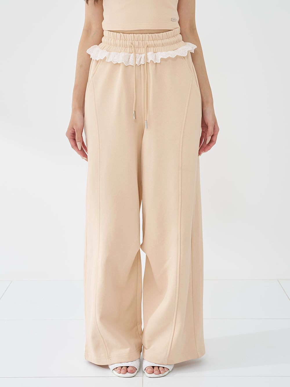 モデル：163cm（着用サイズ：FREE　着用カラー：BEG）