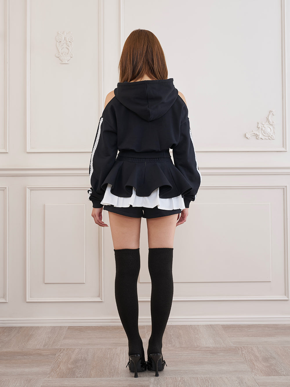 モデル：163cm（着用サイズ：FREE　着用カラー：BLK）